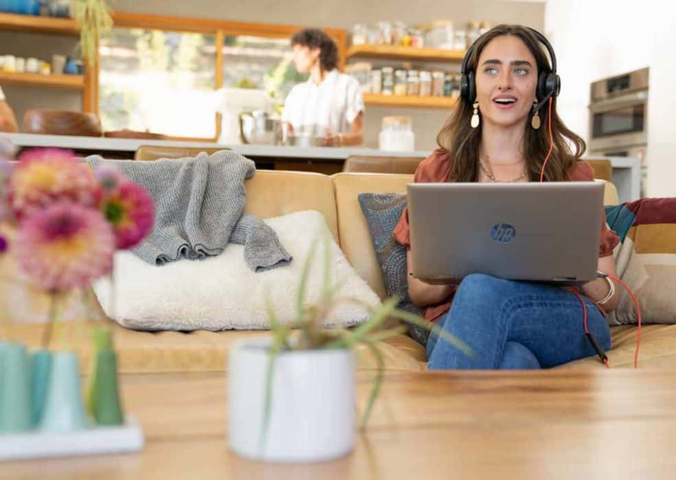 Livre blanc: HP et Poly unissent leurs forces pour une meilleure collaboration dans les environnements de travail hybrides