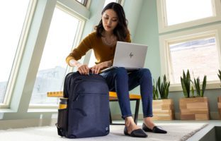 Hoe HP van petflessen duurzame laptoptassen maakt