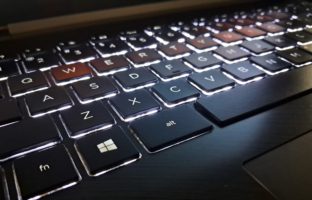 Ordinateur portable grand public pour l’entreprise : oui ou non ?